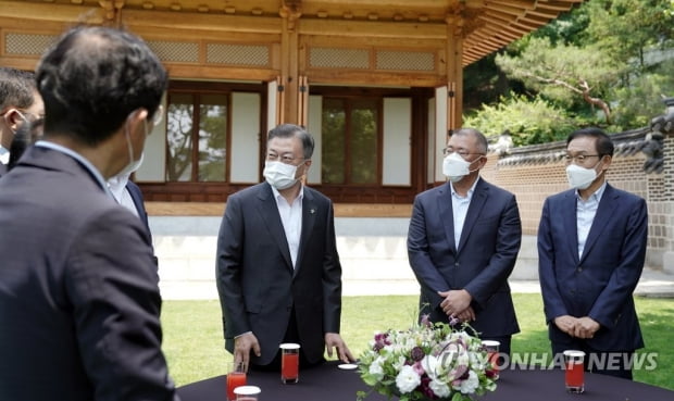 4대그룹 '이재용 사면' 거론…문대통령 "고충 이해한다"