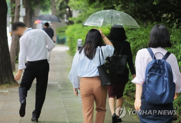 전국 흐리고 비…강원남부 등 일부 지역 천둥·번개