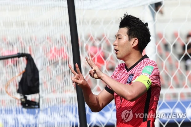 '손흥민 PK 결승골' 벤투호, 레바논 2-1격파…2차예선 무패 통과