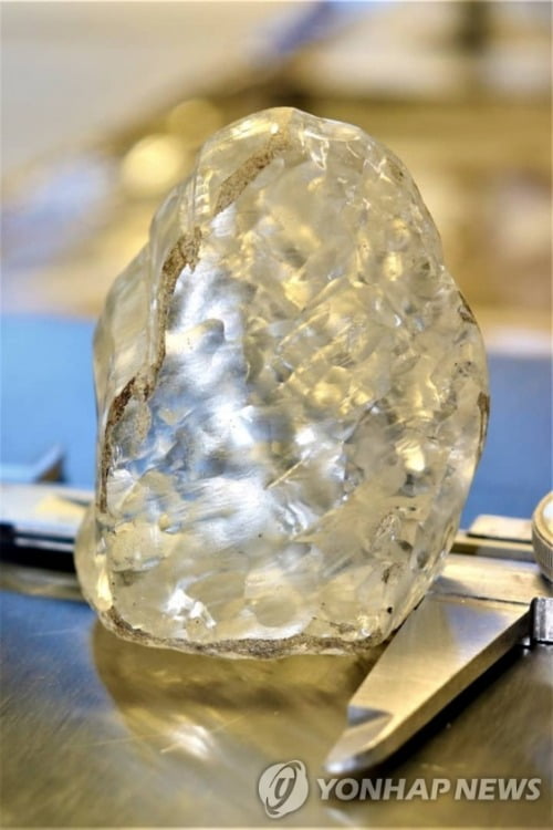 보츠와나서 역대 세 번째로 큰 1098캐럿짜리 다이아몬드 발견