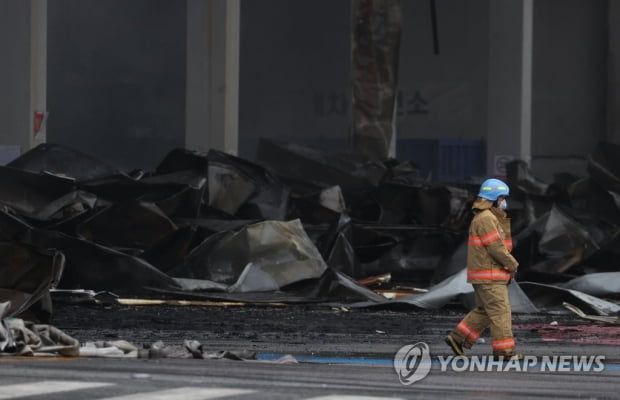 쿠팡 화재 큰 불길 잡아…"내부 진입은 아직 불가능"