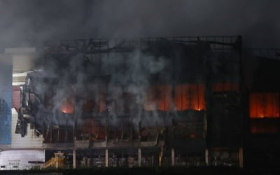 쿠팡 화재 48시간째…진화 계속하며 오늘 건물 안전진단