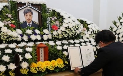 "지켜드리지 못해 죄송"…쿠팡화재 순직 김동식 구조대장 영결식