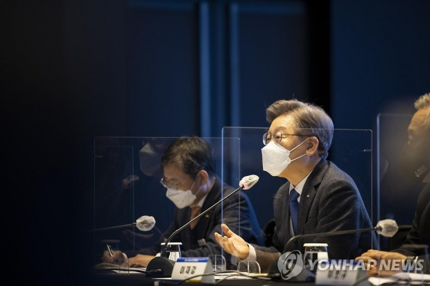 이재명, 尹에 "피할 수 없다…발가벗는 심정으로 의혹 답해야"