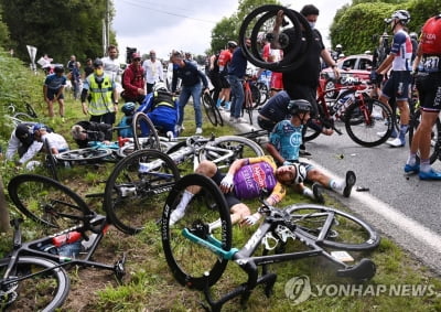 투르드프랑스 첫날, 관중 방해로 도미노 추돌 '아수라장'