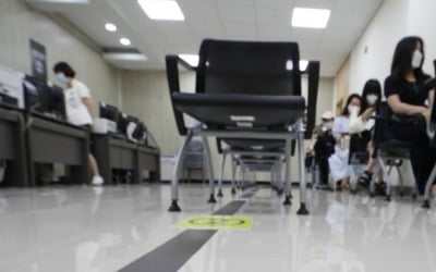 상반기 접종률 30% 가능할까…오늘부터 30세 미만 미접종자 사전예약