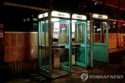 '공중전화 부스의 변신'…전기 이륜차 배터리 충전소로 탈바꿈