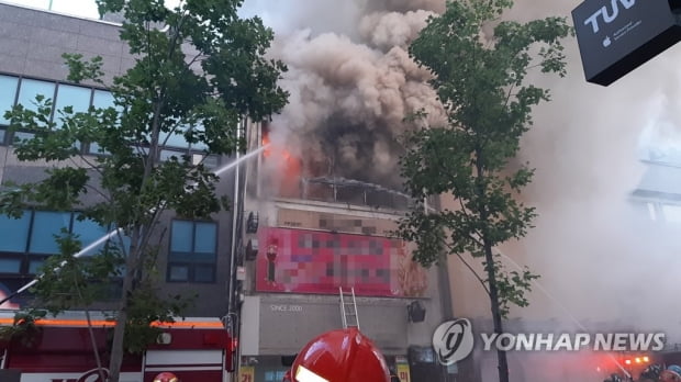 "사람 있을 수도…" 화염 뚫고 들어간 구조대 막내 '순직'