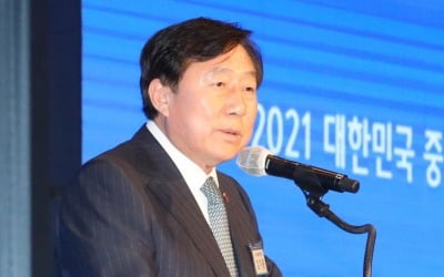 "매출 100억 미만 中企 세무조사 면제…승계 규제 풀어달라"