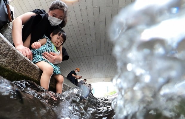 [내일 날씨] 전국 초여름 더위…남부지방 '비소식'