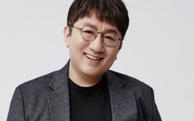 방시혁, 하이브 대표직 내려놓는다…경영진 인사개편 단행 [공식]