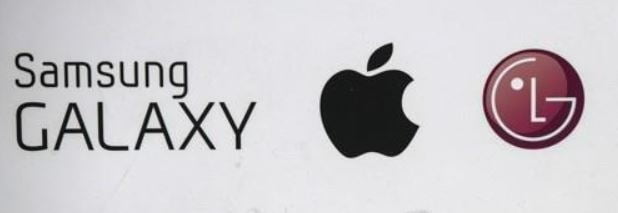 핸드폰 매장에 붙은 LG, 애플, 삼성의 로고 [사진=연합뉴스]