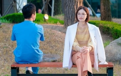 '슬의생' 조정석·전미도 달달 힐링 타임 포착…"이 로맨스, 환영"