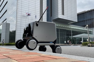 LG전자, 실내외 이동 로봇 첫 선봬…연말 시범 운영