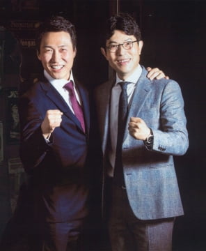 도정훈 KREDO홀딩스 대표(왼쪽)와 김동석 태려건설산업 회장(오른쪽)