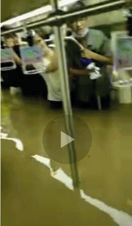 물에 잠긴 중국 정저우 지하철/사진=유튜브 영상 캡처