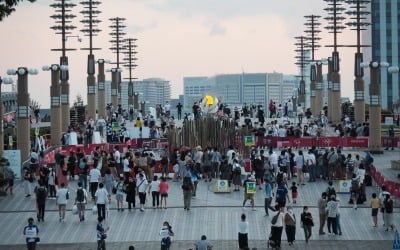 올림픽 축제의 거리가 코로나 경계구역으로…난감해진 일본 [정영효의 인사이드 재팬]