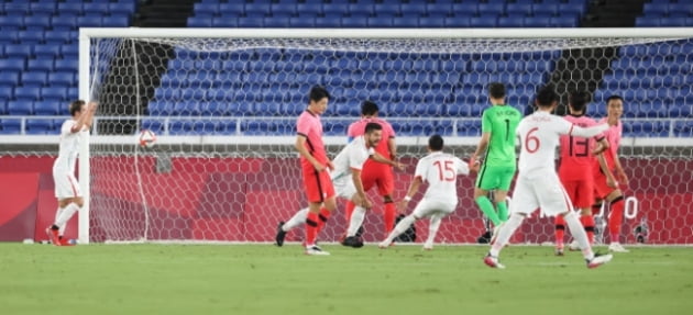 31일 요코하마 국제경기장에서 열린 도쿄올림픽 남자축구 8강전 대한민국과 멕시코의 경기. 한국이 선제골을 허용하고 있다/사진=연합뉴스
