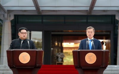 [속보] "남북, 정상회담 개최 논의중"…로이터 보도