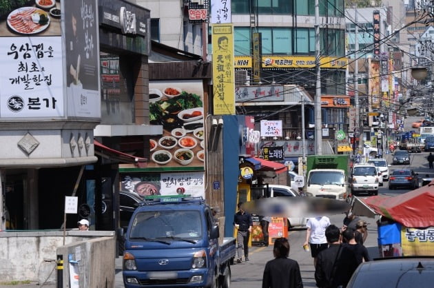 '백종원 거리'로 불렸던 논현동 거리/사진=더본 코리