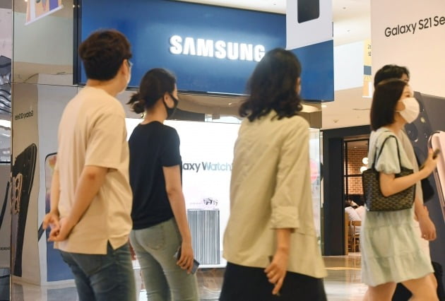 철수하니 존재감 커진 'LG폰 점유율'…삼성·애플 눈독 이유