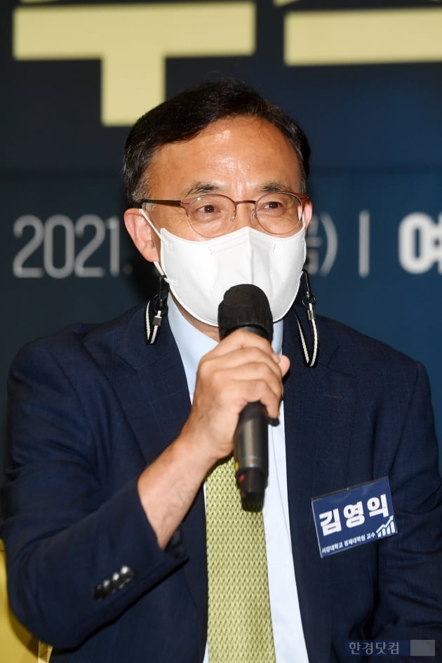 [포토] 김영익 교수, '주식시장 발전을 위한 좌담회 참석'