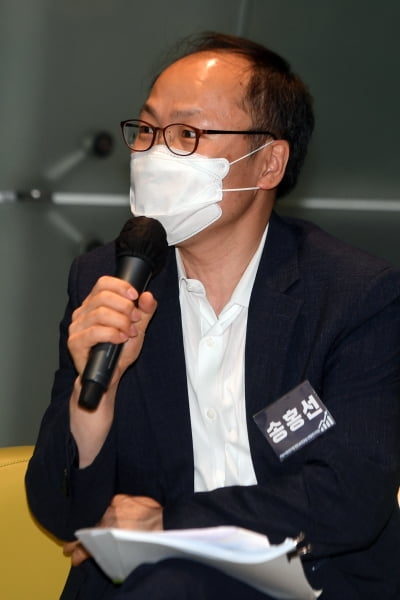 [포토] 주식시장 발전을 위한 좌담회 참석한 송홍선 선임연구위원