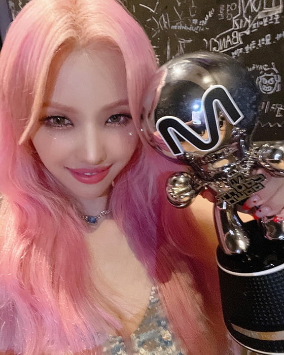 전소연, ‘삠삠’으로 ‘엠카운트다운’ 1위…마지막 무대 ‘유종의 미’