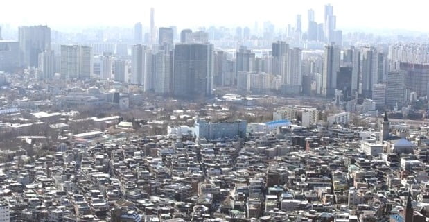 남산에서 바라본 서울 시내 주택 밀집지역 전경. /연합뉴스