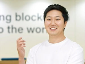 차명훈 코인원 대표가 지난달 21일 서울 한강대로 본사에서 한국경제신문과 인터뷰하고 있다. 신경훈 기자

 