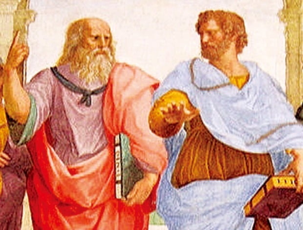 라파엘로의 ‘아테네 학당’이라는 그림 속에 그려진 아리스토텔레스(오른쪽)와 플라톤의 모습. 플라톤은 민중의 지배는 위험하다며 철인왕이 지배해야 한다고 주장했다. /한경DB
 