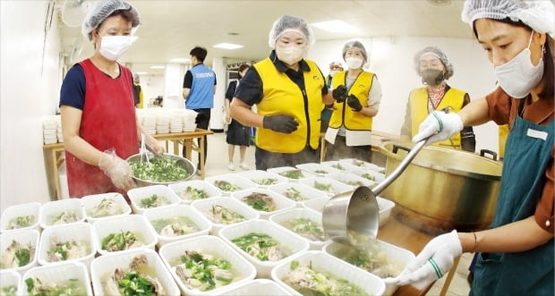 [포토] 삼계탕에 情을 담아