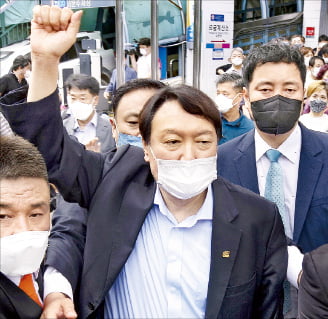 "윤석열 황야에서 왜 떨고 있나…입당하라"