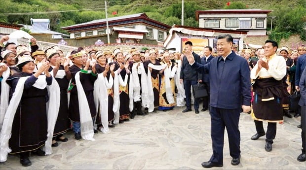 [포토] 시진핑, 주석 취임 9년 만에 첫 티베트 방문 