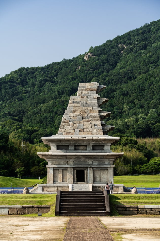 유네스코 세계문화유산에 등재된 미륵사지는 백제 문화의 상징이다