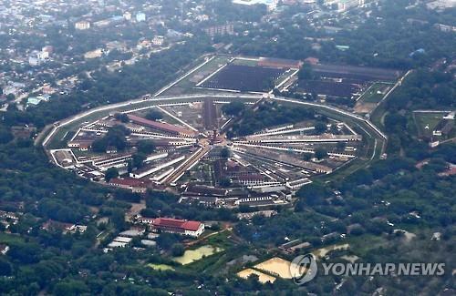 "담배로 지지고 얼음에 수시간 발담그고…미얀마 고문은 생지옥"