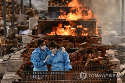 인도 코로나 사망자 누적 40만명…절반이 최근 두 달 사이 발생