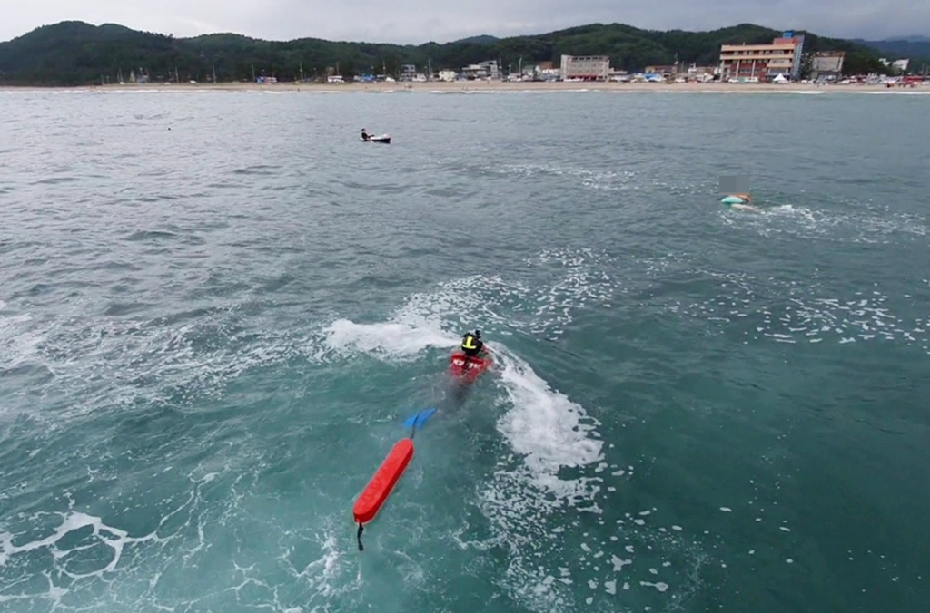 삼척 덕산해변서 물놀이 3명 파도에 떠밀렸다 구조