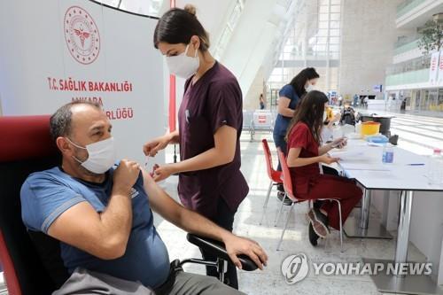 터키, 중국 백신 접종자 대상으로 부스터샷 접종
