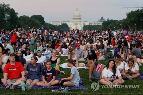 [르포] 마스크 벗어 던진 미 독립기념일…"바이러스 완전탈출은 아직"