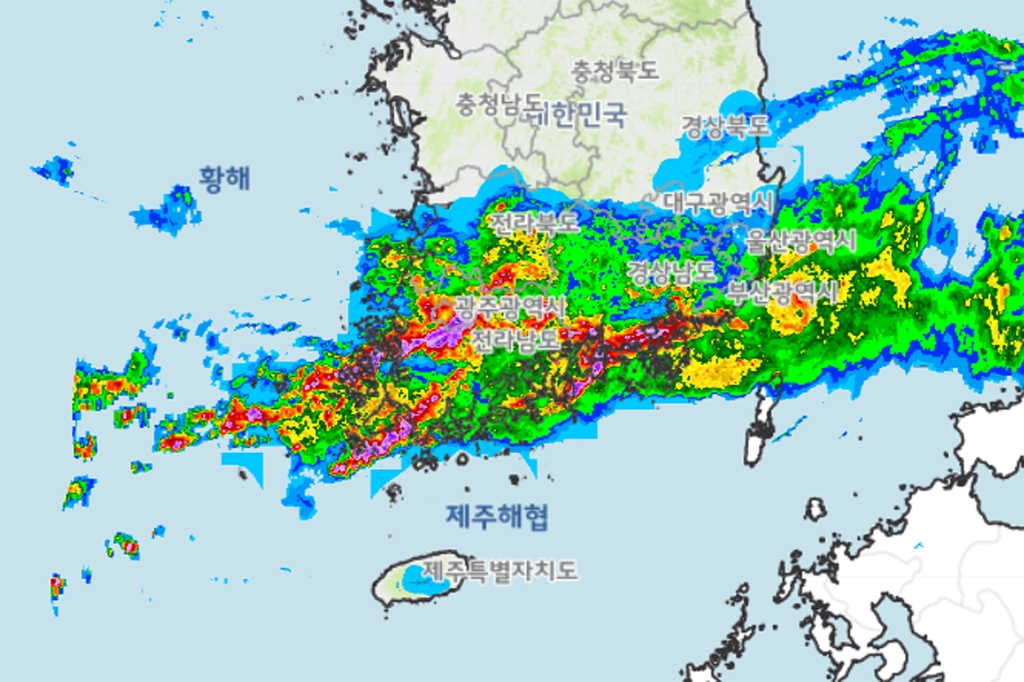 기압 간 힘겨루기에 발묶인 비구름, 전남서 2년째 폭우 피해