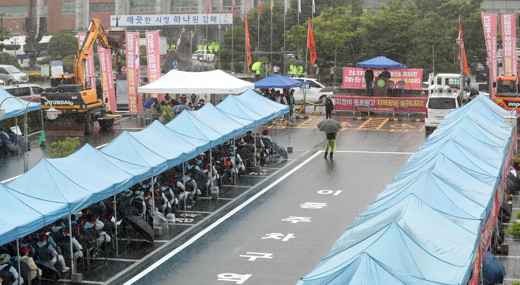 "민노총이 부당한 방법으로 건설현장 장악"…김해시에 중재 요구