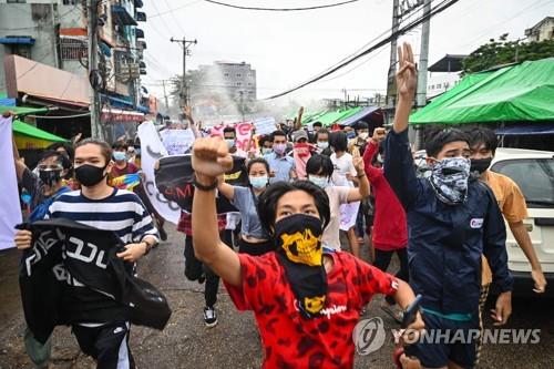 유엔 미얀마 인권보고관 "각국 연합해 군부 돈줄 표적 제재해야"(종합)