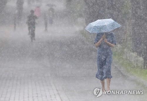 충북 곳에 따라 강한 비…영동·옥천 호우경보