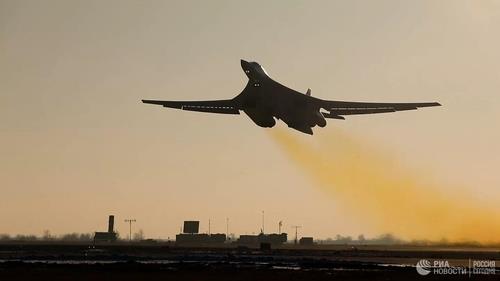 러 전략폭격기, 북극서 미사일 발사 훈련…Tu-160·Tu-95MS 투입