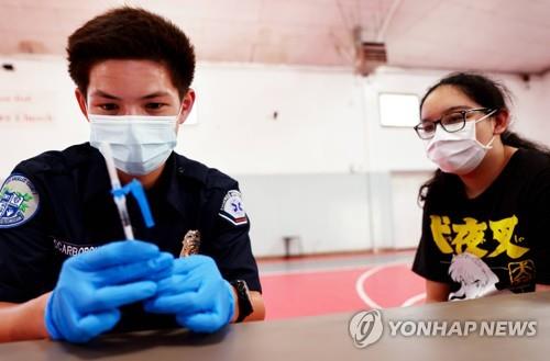 미 CDC "백신 다 맞은 학생, 교실서 마스크 안 써도 돼" 새 지침