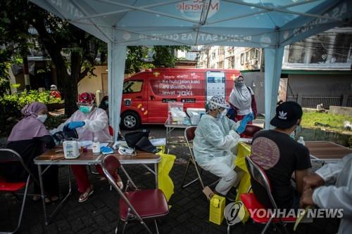 인도네시아, 시노백 접종 의료인에 '모더나' 부스터샷 결정