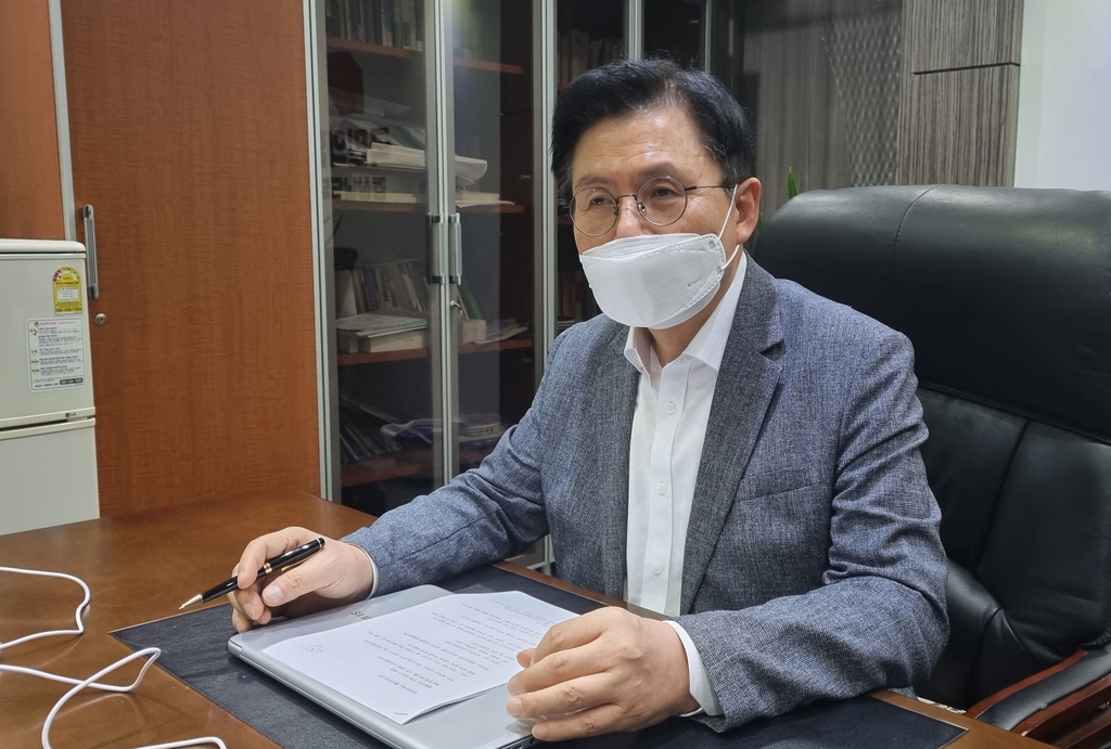 황교안 "탈원전 정책 파기해야…원전의 정상화 필요"