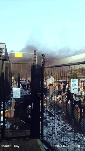 남아공 폭동 격화…약탈방화로 LG공장 생산시설·물류창고 전소(종합3보)
