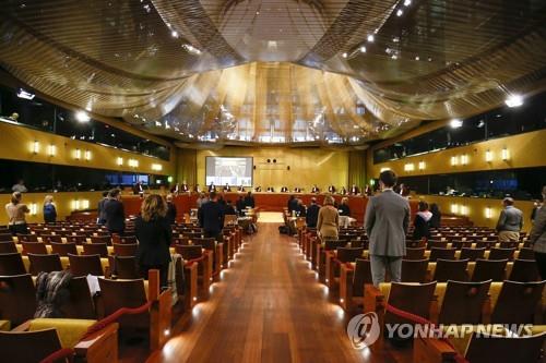 EU, '직장 내 히잡 금지'에 적법 판결…무슬림 즉각 반발